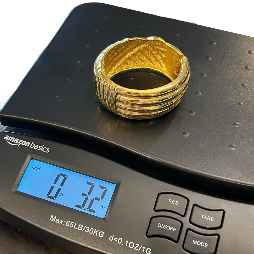 Wide Chunky Linear Ribbed Gold Tone‎ Bangle Bracelet Vintage Jewelry Boho Mod